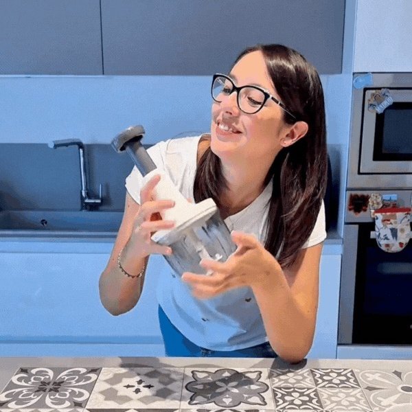 situation — Tritatutto manuale verticale a pressione 1 L – 3 lame a stella in acciaio inox
