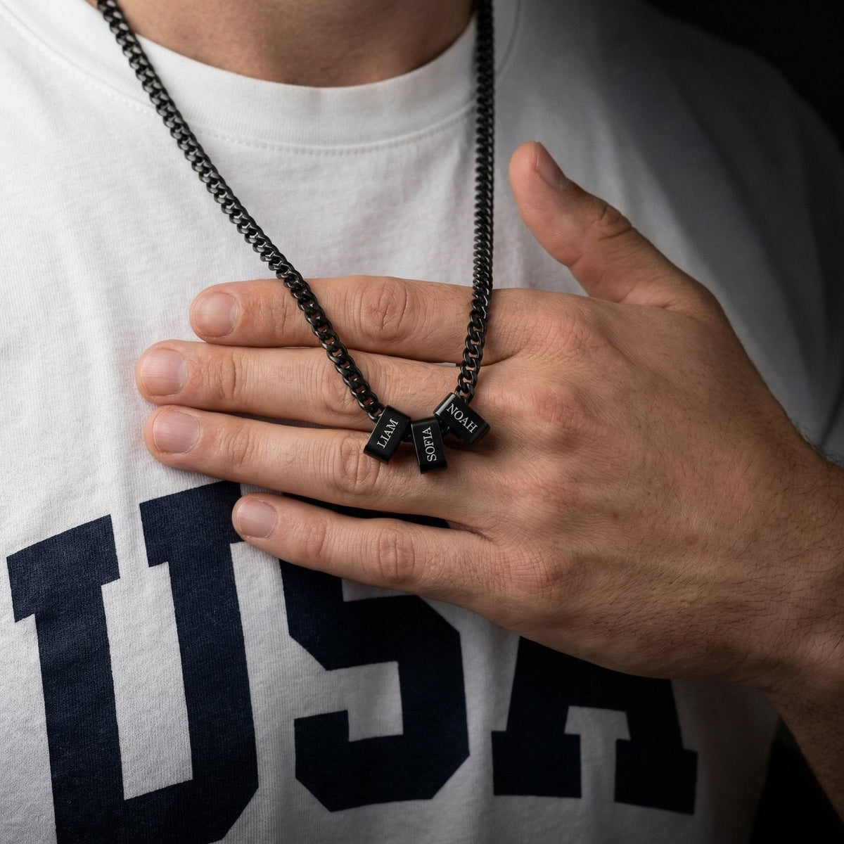 situation — Collana Uomo con Nomi Incisi – I nomi che porti con te