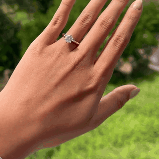 gif — Solitario Lucenta™ – Anello in Moissanite Taglio Brillante, Regolabile