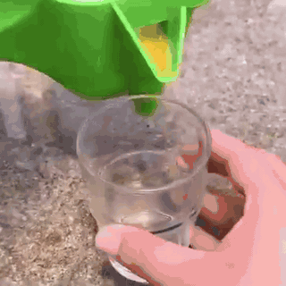 gif — Spremiagrumi Manuale a Leva – Succo Fresco con una Sola Pressione