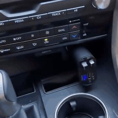 gif — Caricatore Auto Retrattile 4 in 1 – Cavi Type-C e Lightning Integrati