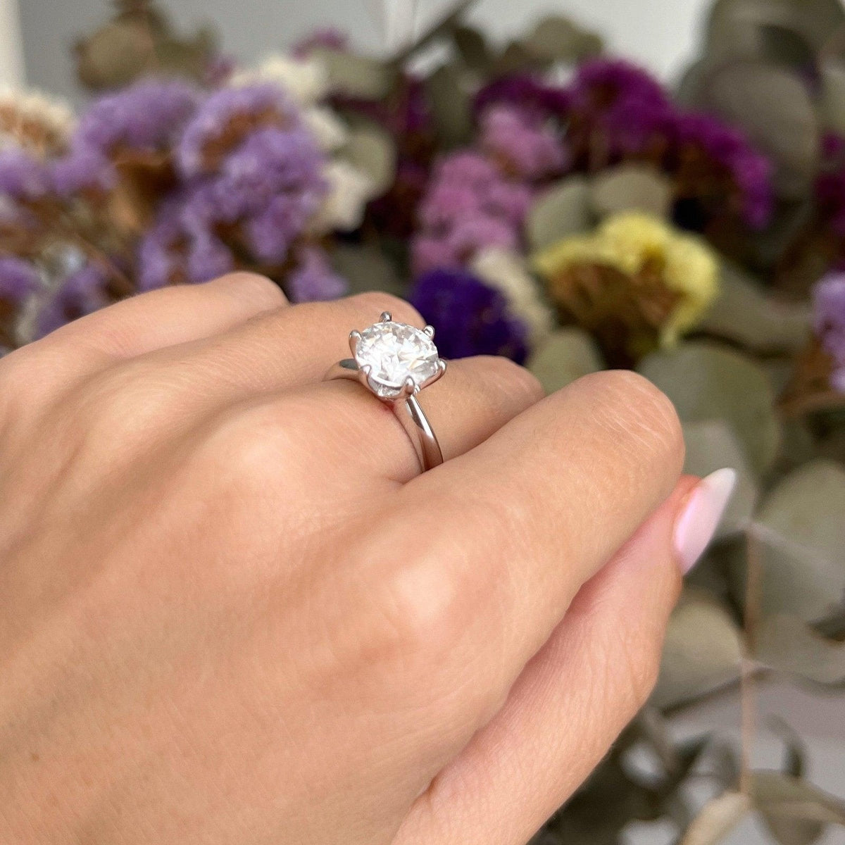 situation — Solitario Lucenta™ – Anello in Moissanite Taglio Brillante, Regolabile