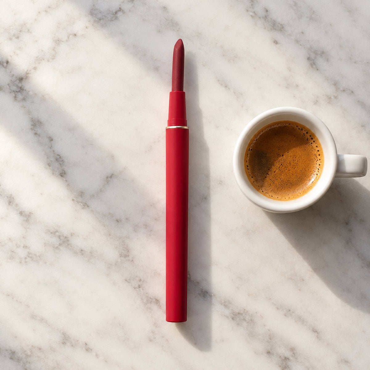 packshot — Matita Rossetto Opaca Lunga Tenuta – 1 + 1 in Omaggio