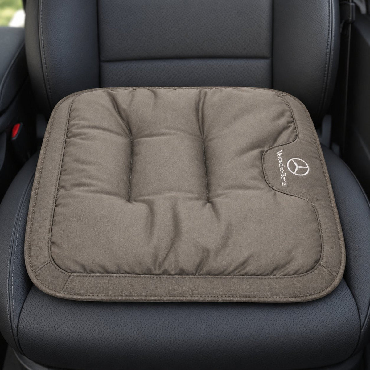 situation — Cuscino Sedile Auto Personalizzato con Logo Ricamato
