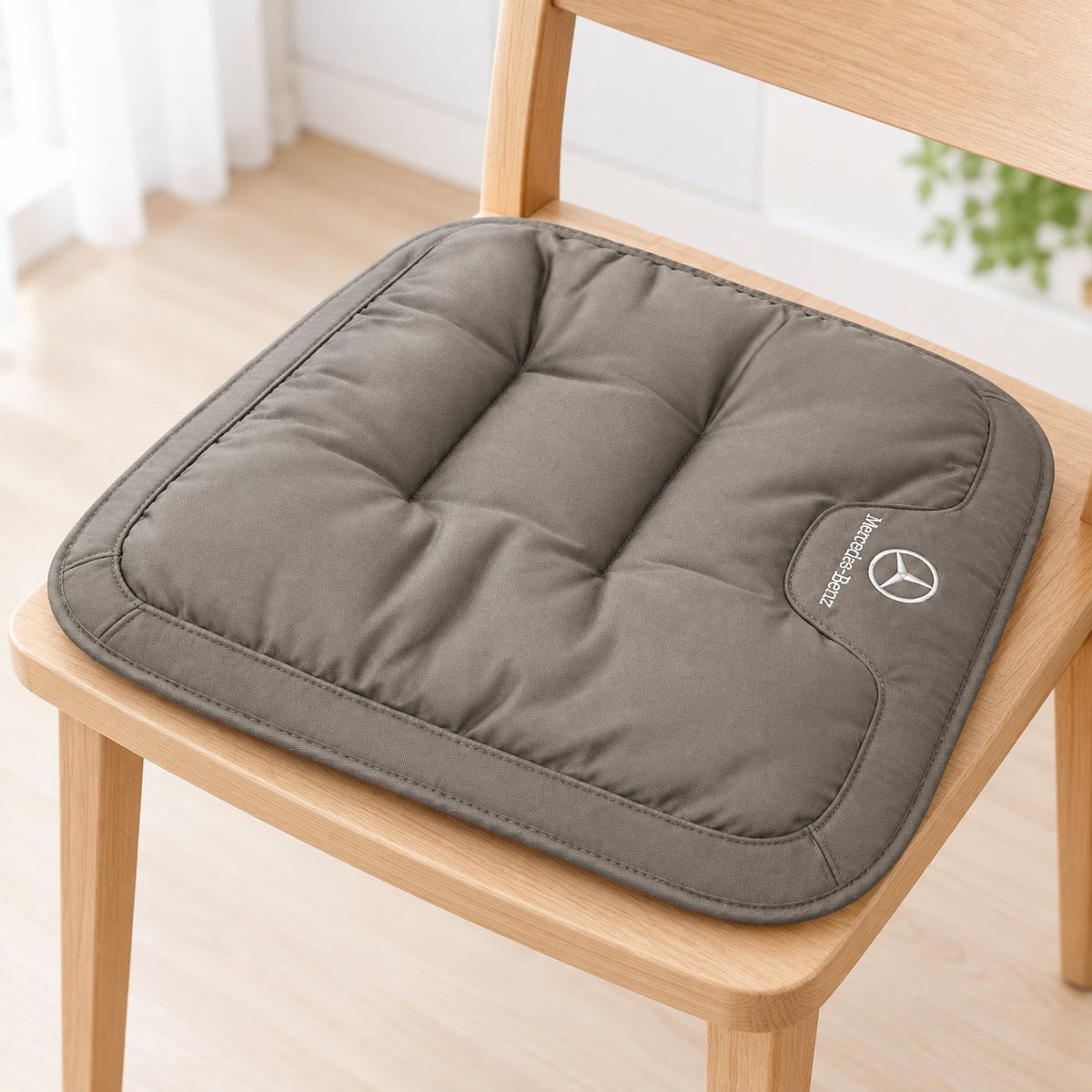 situation — Cuscino Sedile Auto Personalizzato con Logo Ricamato