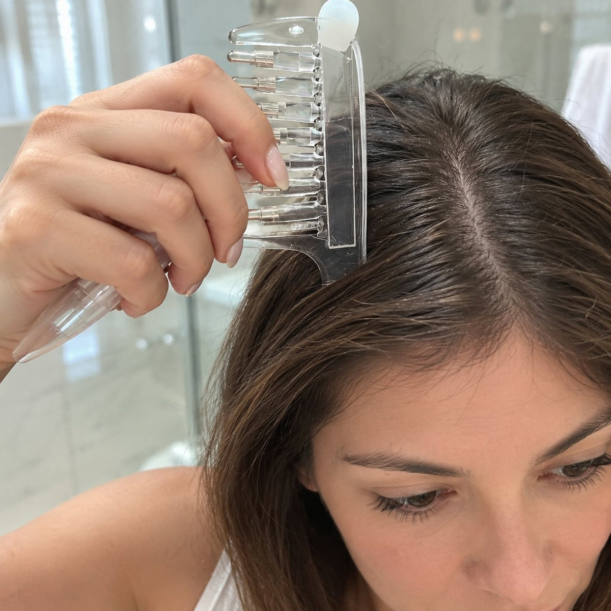 packshot — Pettine Applicatore per Cuoio Capelluto – Siero e Oli Dritti alla Radice