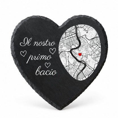 packshot — Cuore in Ardesia Personalizzato «Il Nostro Primo Bacio» – Mappa, Data, Nomi e Coordinate GPS (20×20 cm)